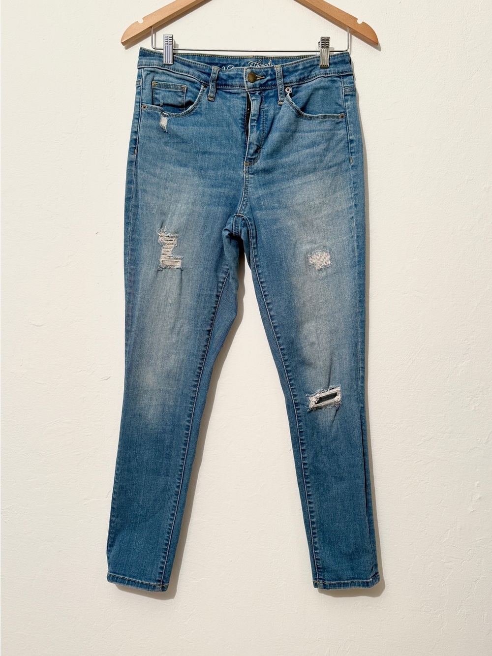 Universal Thread Women's Light Blue Ripped Skinny Jeans